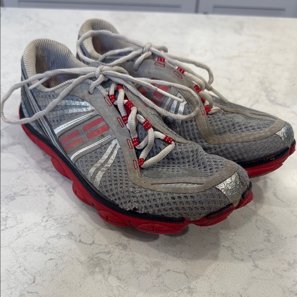 Brooks Pure Connect Running Sneakers, 8.5 Men’s